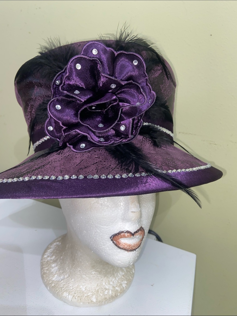 Beautiful Special Occasion Hat by Donna Vinci